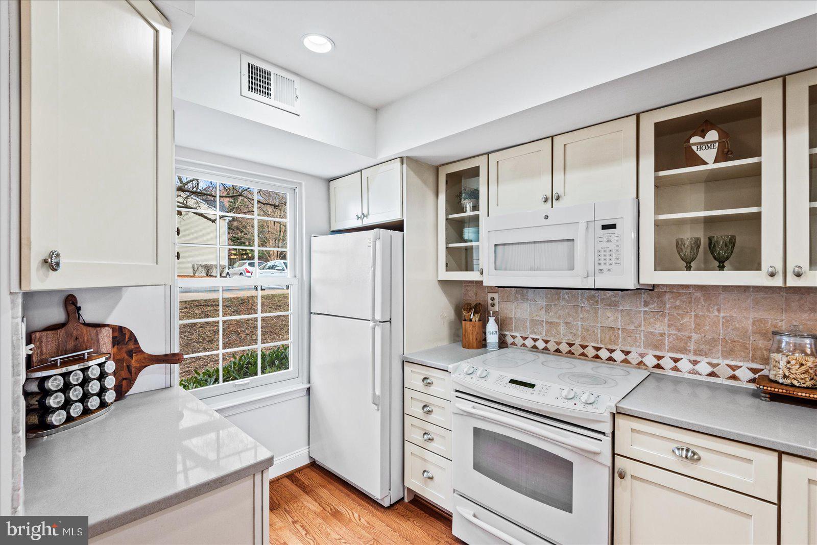 3332 LAKESIDE VIEW DRIVE 4-7