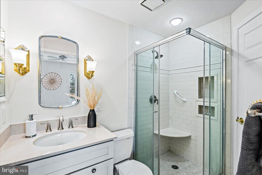 3332 LAKESIDE VIEW DRIVE 4-7