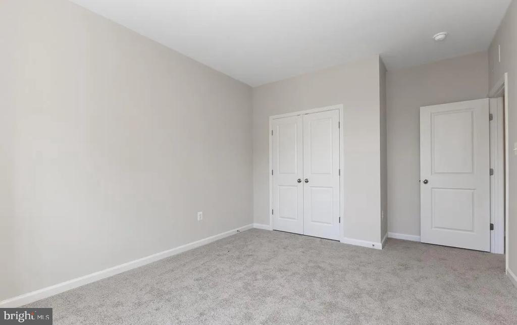1806 MOCKING JAY TERRACE NE