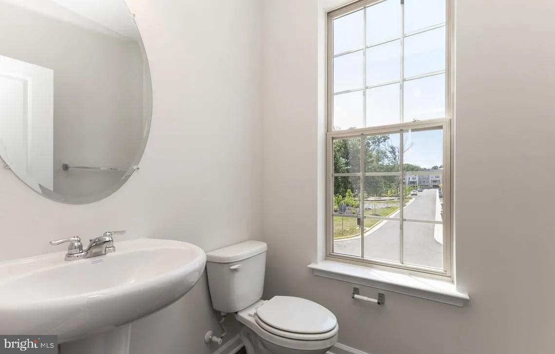 1806 MOCKING JAY TERRACE NE