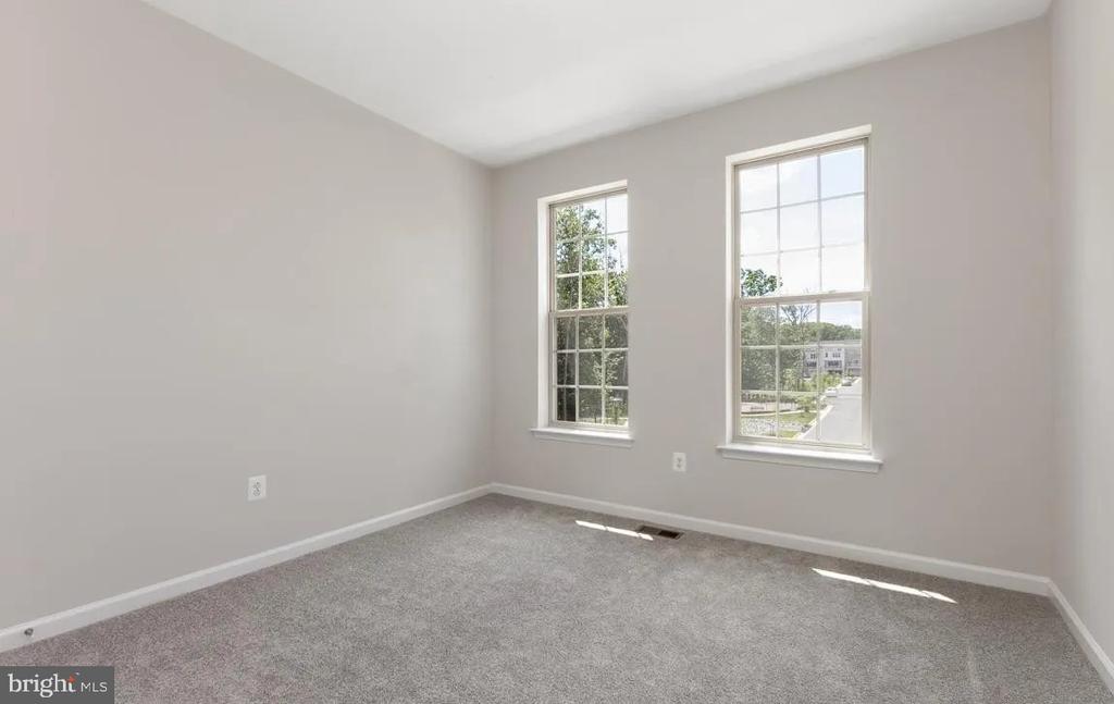 1806 MOCKING JAY TERRACE NE