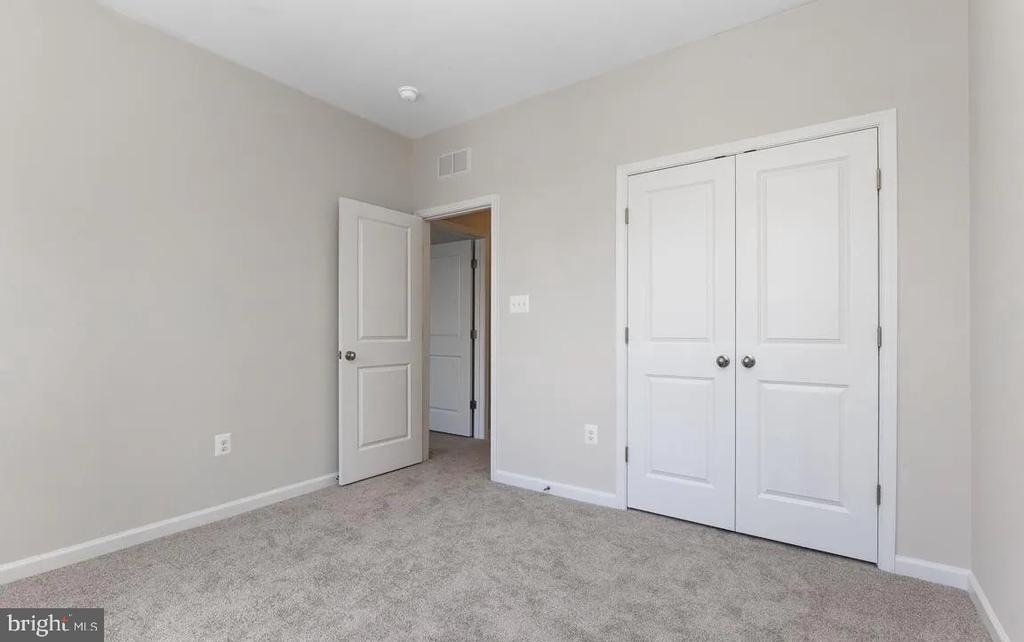 1806 MOCKING JAY TERRACE NE