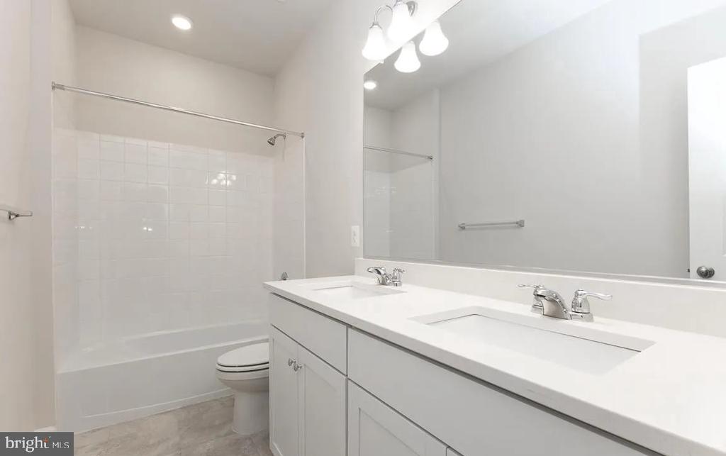 1806 MOCKING JAY TERRACE NE