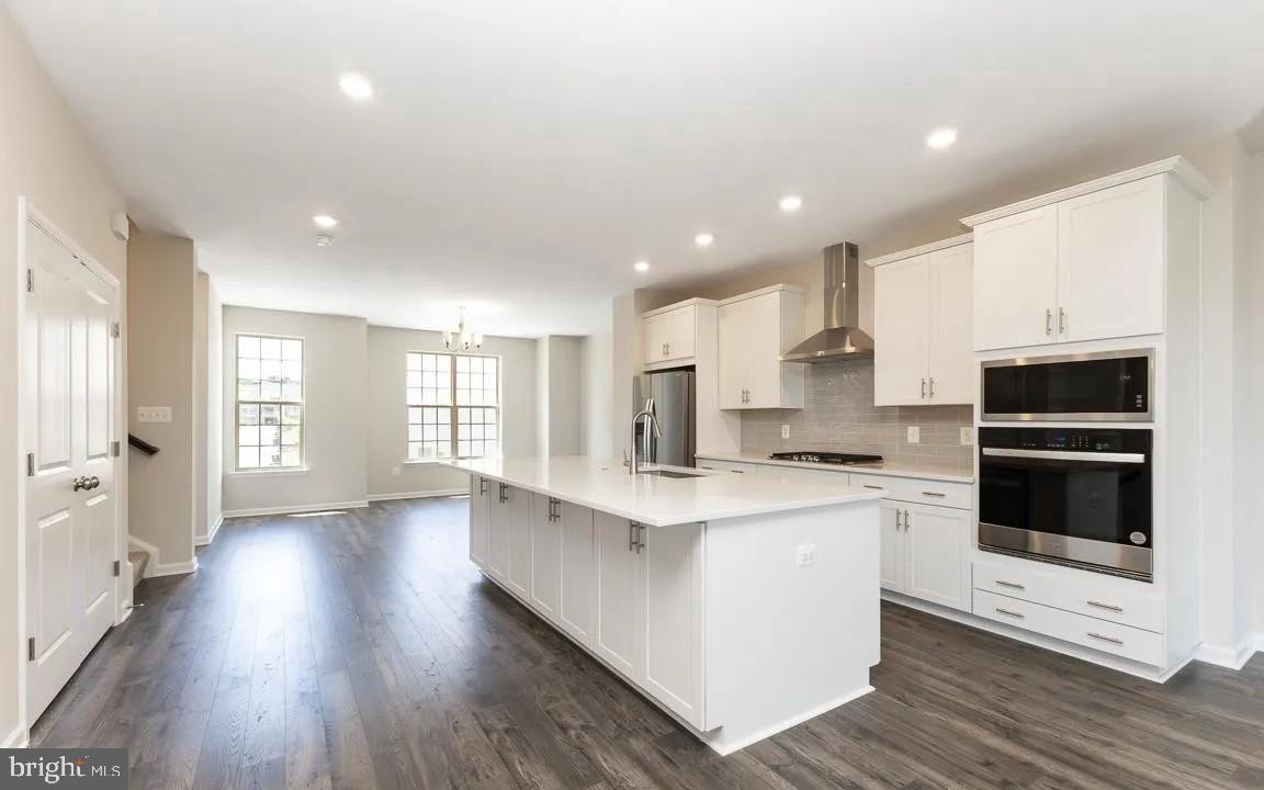 1806 MOCKING JAY TERRACE NE