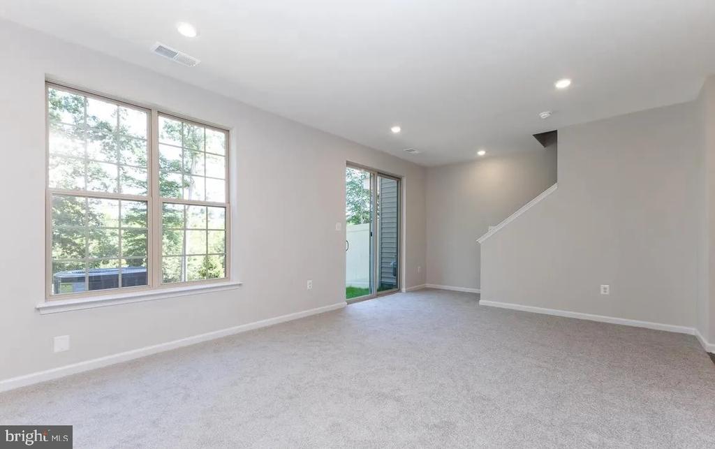 1806 MOCKING JAY TERRACE NE