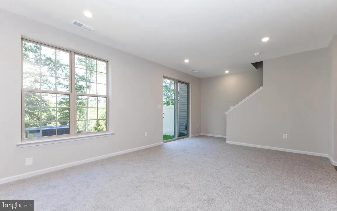 1806 MOCKING JAY TERRACE NE