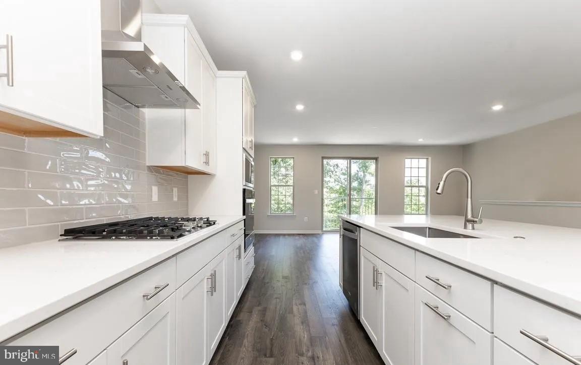 1806 MOCKING JAY TERRACE NE