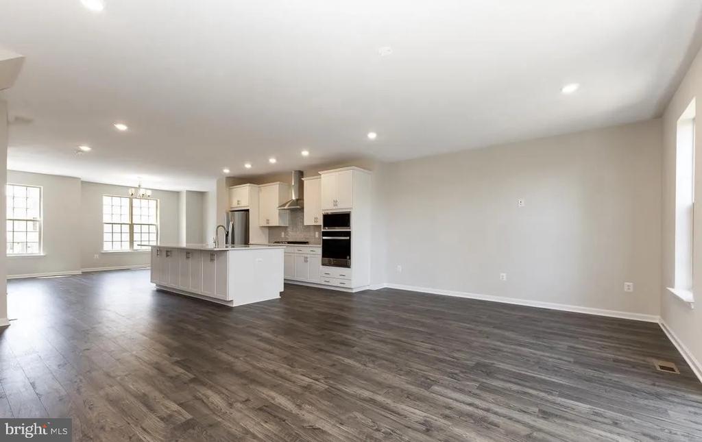 1806 MOCKING JAY TERRACE NE