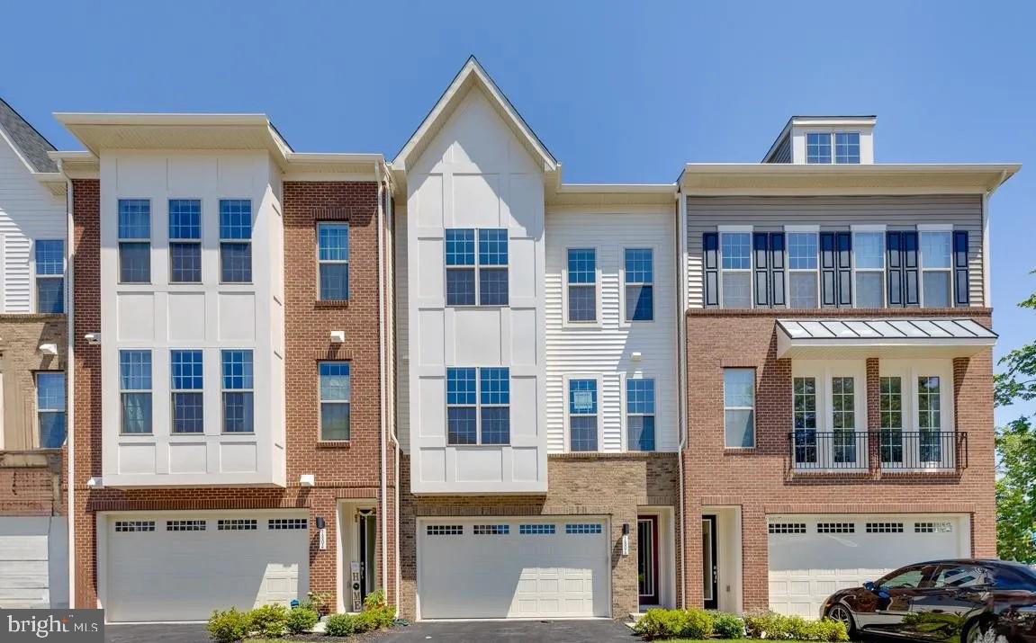 1806 MOCKING JAY TERRACE NE