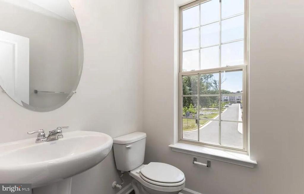 1806 MOCKING JAY TERRACE NE