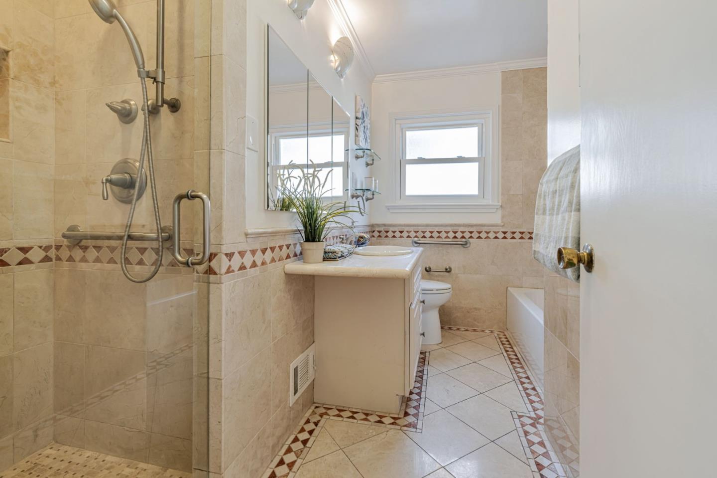 18 Queen Anne CT