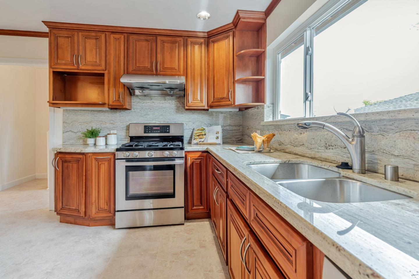 18 Queen Anne CT