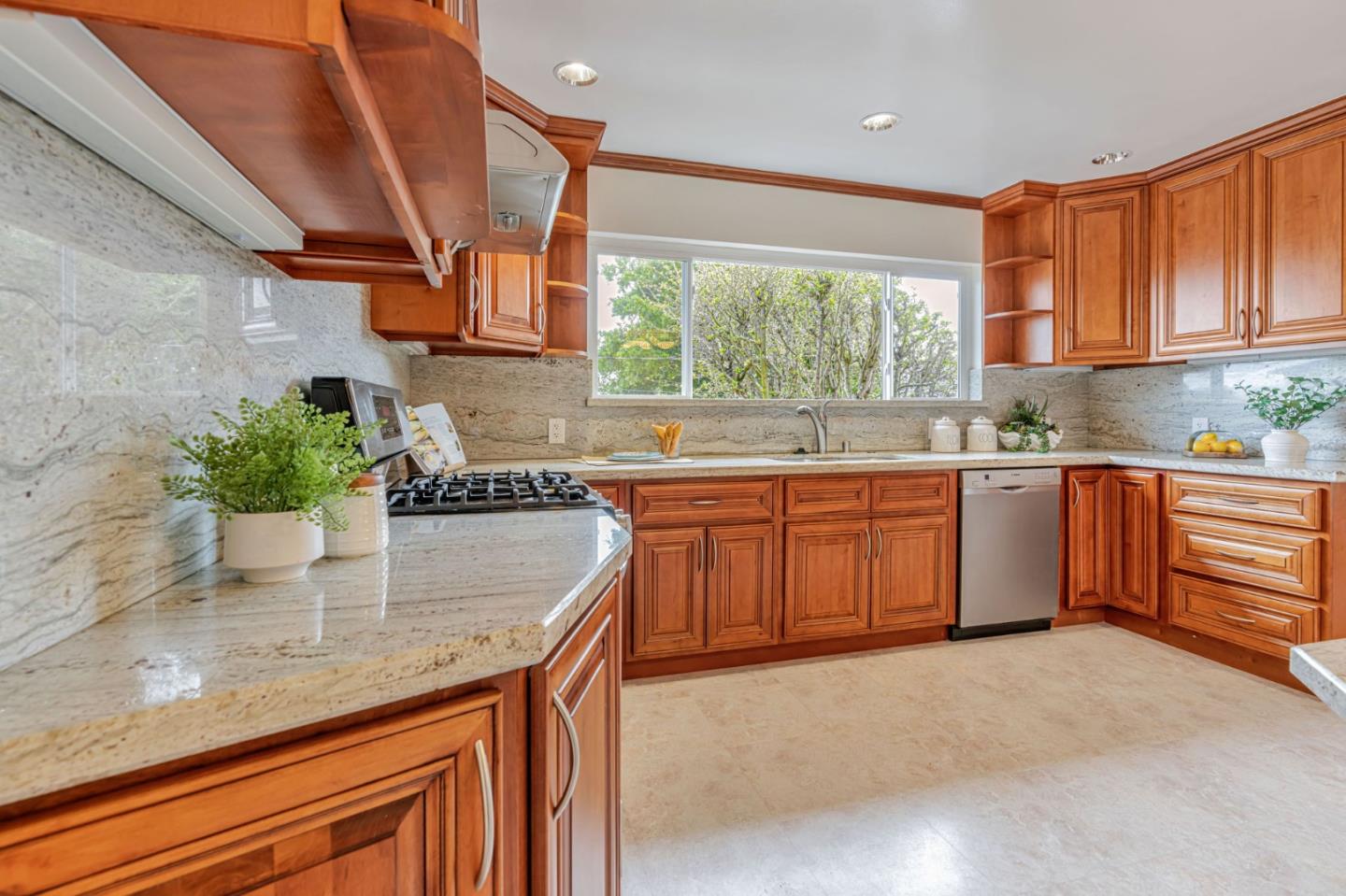 18 Queen Anne CT