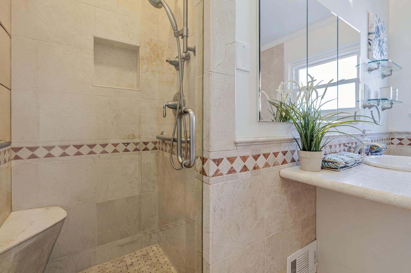 18 Queen Anne CT