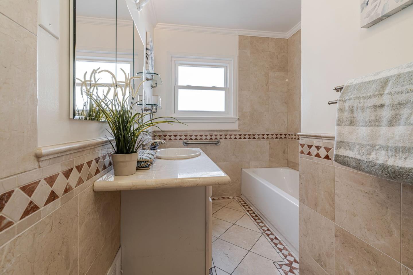 18 Queen Anne CT