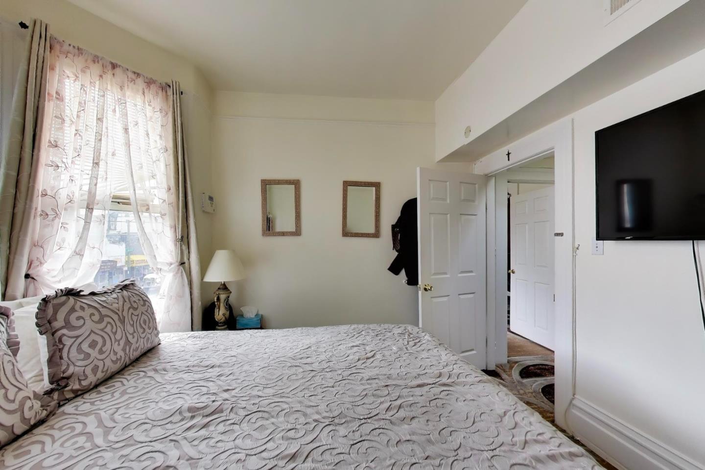 4592-4594 Mission Street