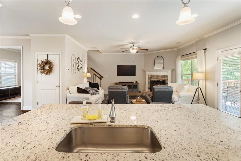 4018 Oxford Lane