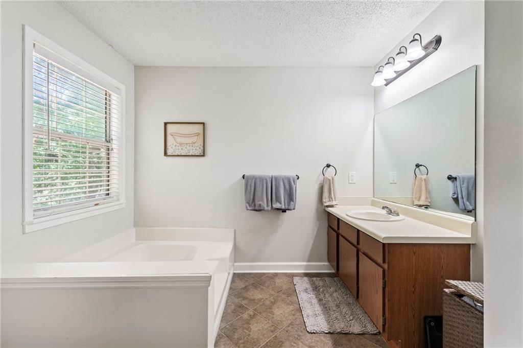 4120 Chanticleer Drive NW