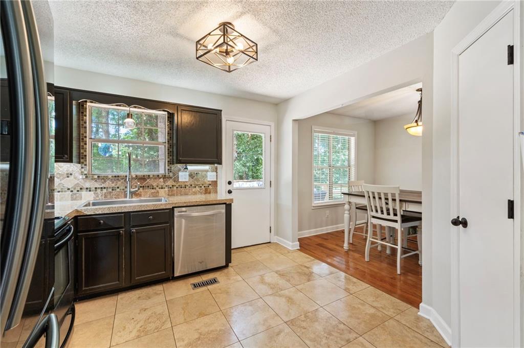 4120 Chanticleer Drive NW