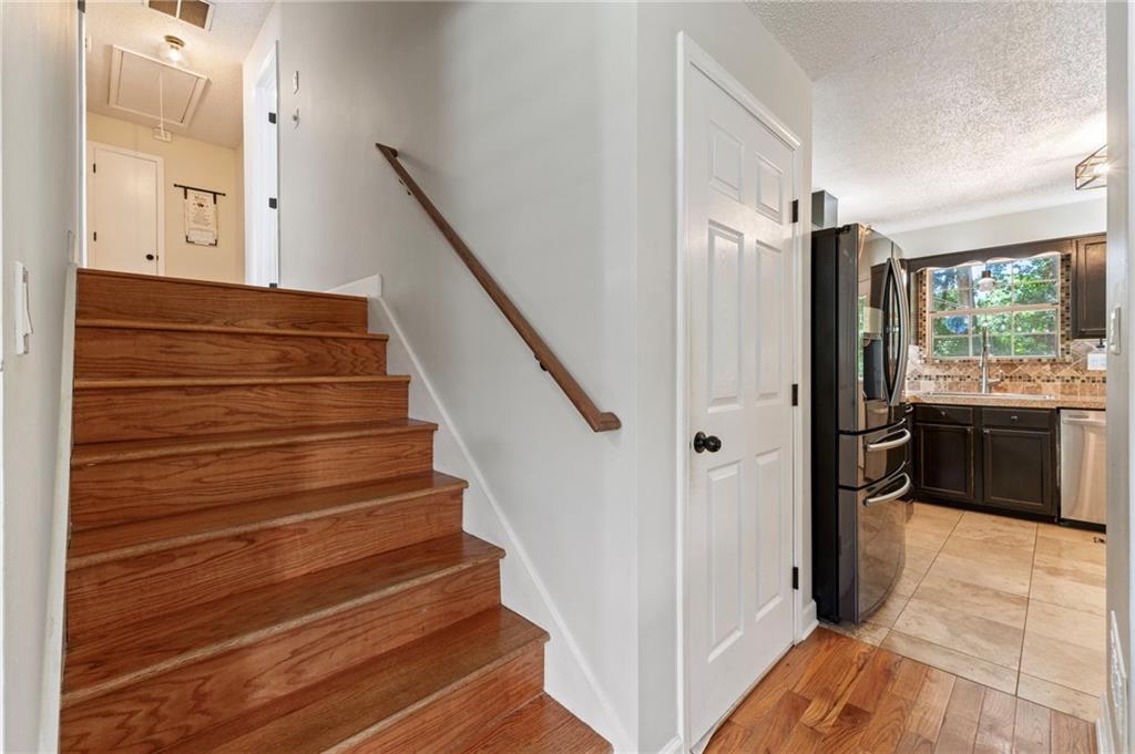 4120 Chanticleer Drive NW