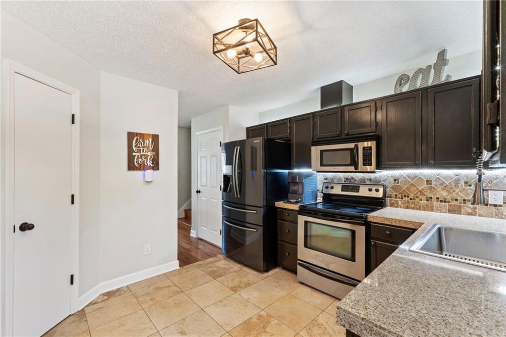 4120 Chanticleer Drive NW