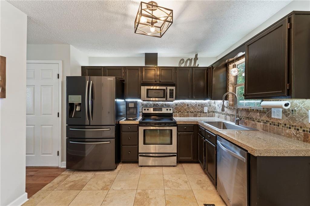 4120 Chanticleer Drive NW