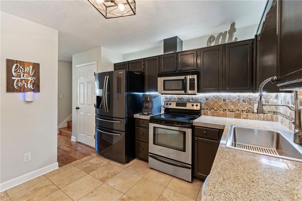 4120 Chanticleer Drive NW