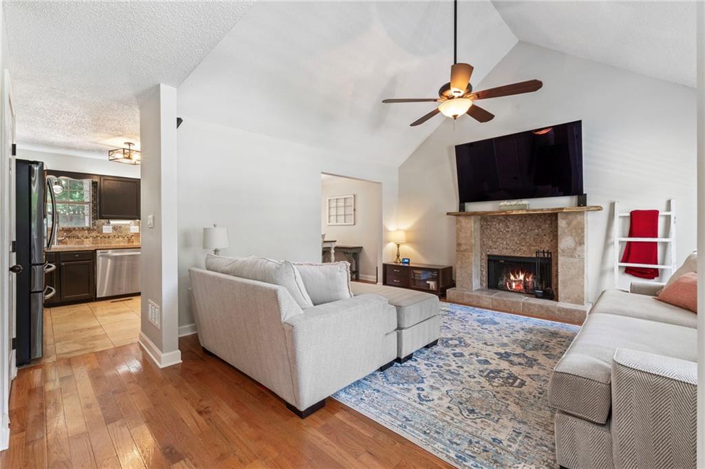 4120 Chanticleer Drive NW