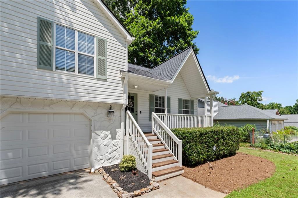 4120 Chanticleer Drive NW