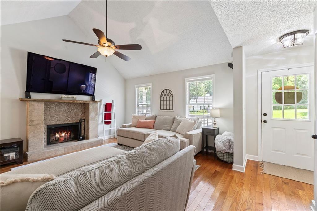 4120 Chanticleer Drive NW