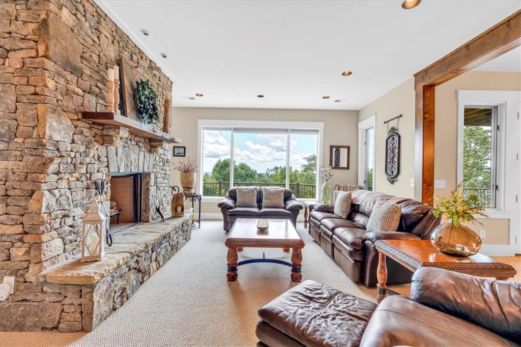 52 Waterside Drive SE