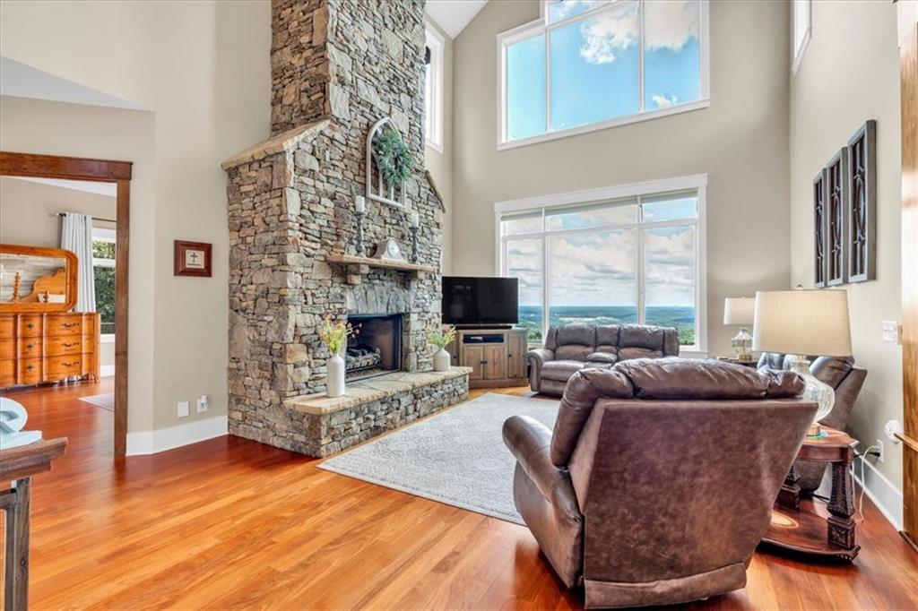 52 Waterside Drive SE