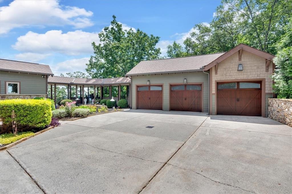 52 Waterside Drive SE