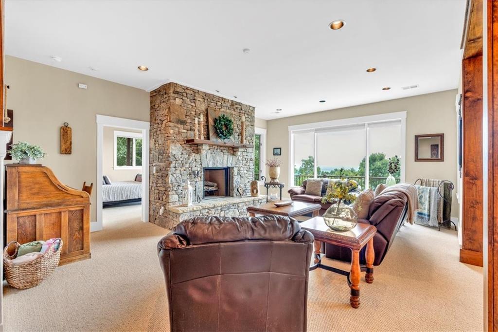 52 Waterside Drive SE