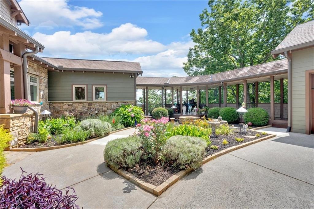 52 Waterside Drive SE