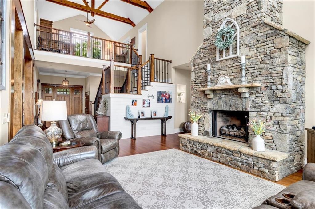 52 Waterside Drive SE