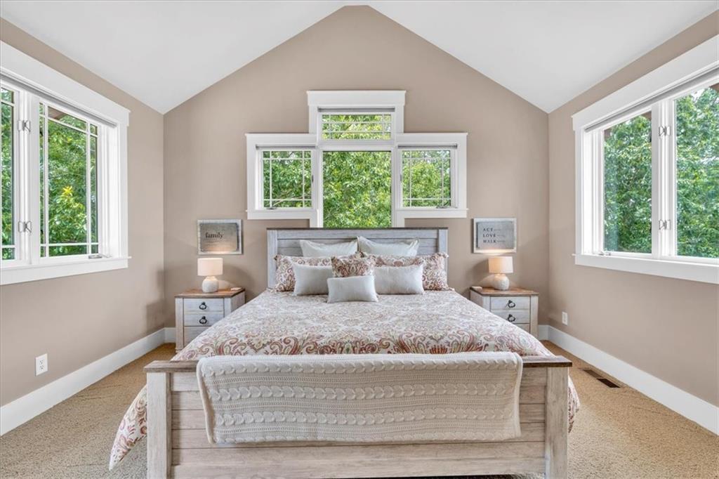 52 Waterside Drive SE