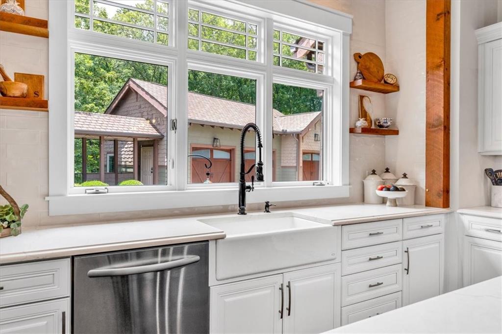 52 Waterside Drive SE