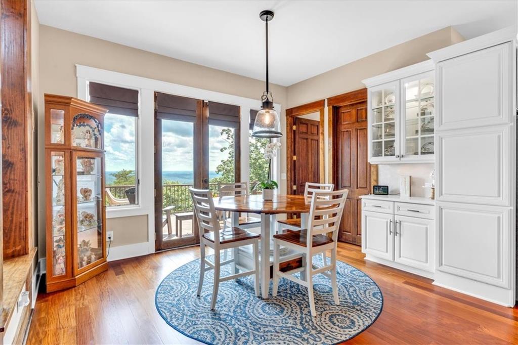 52 Waterside Drive SE