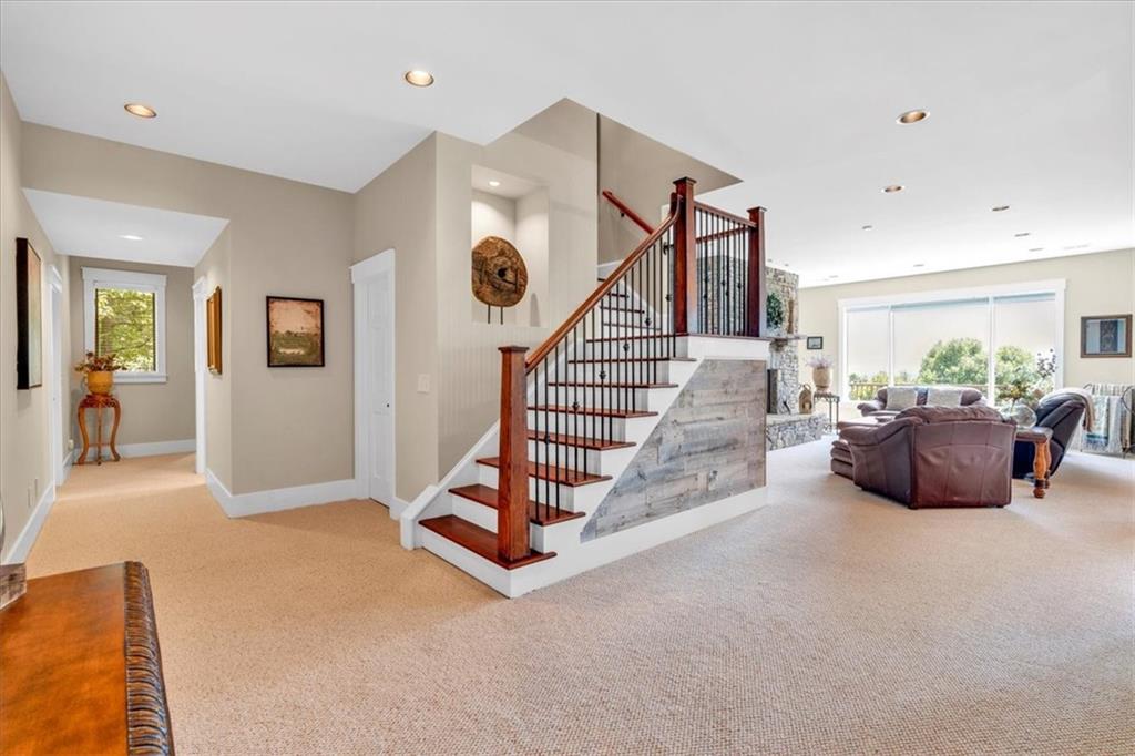 52 Waterside Drive SE