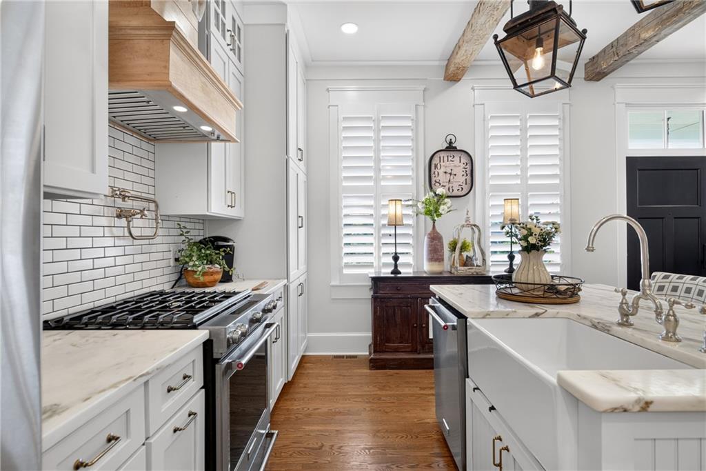 4112 Beverly Place