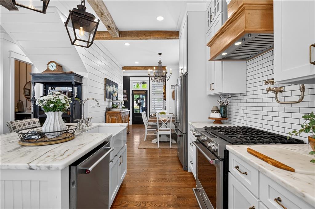 4112 Beverly Place