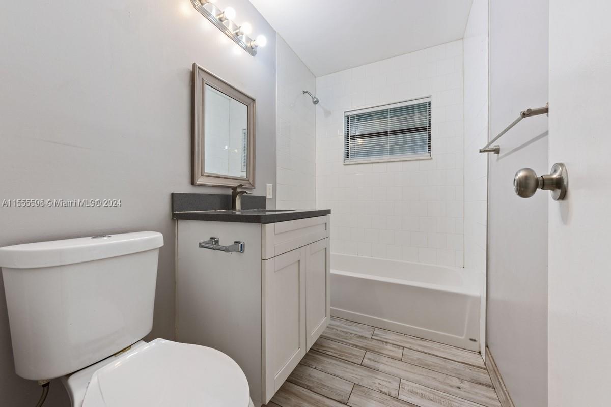 301 NW 51st St