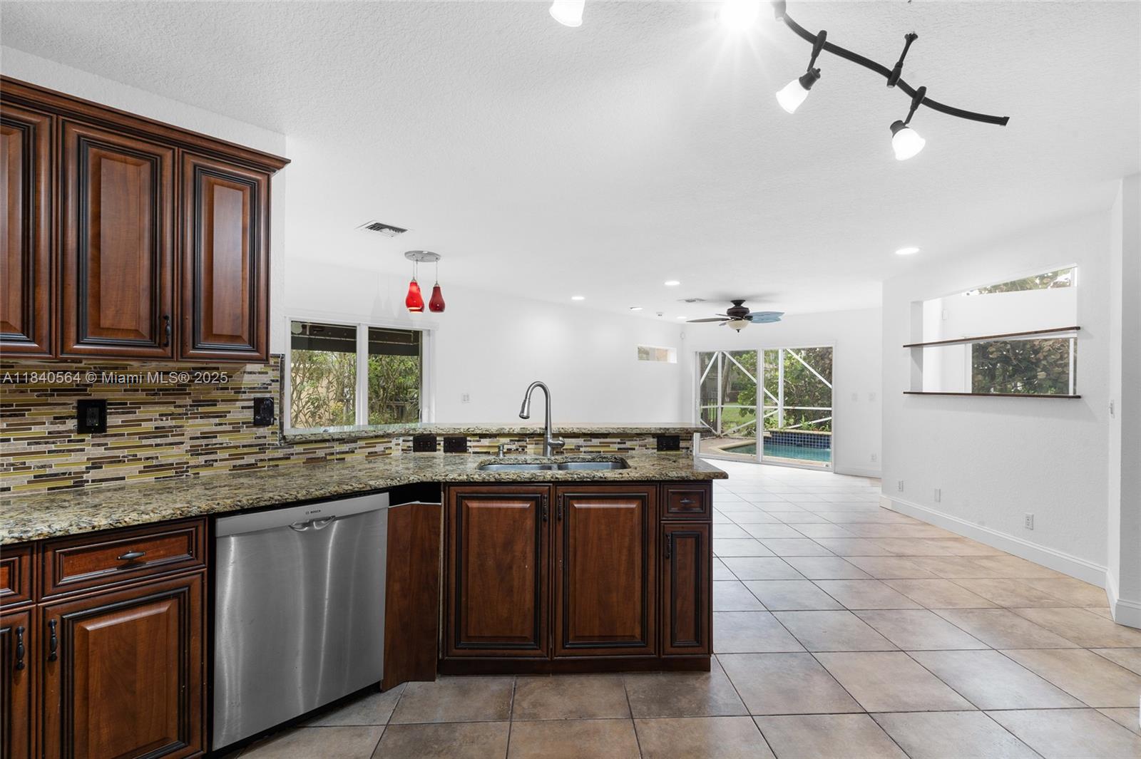 5919 NW 59th Ave