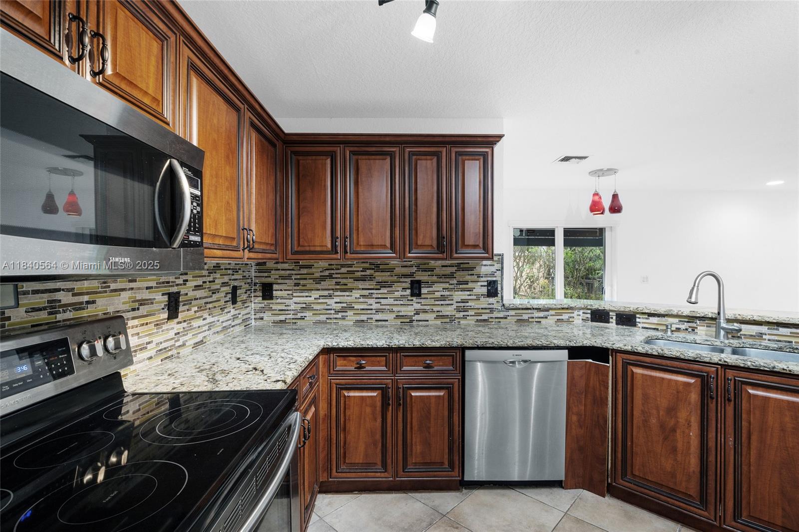 5919 NW 59th Ave