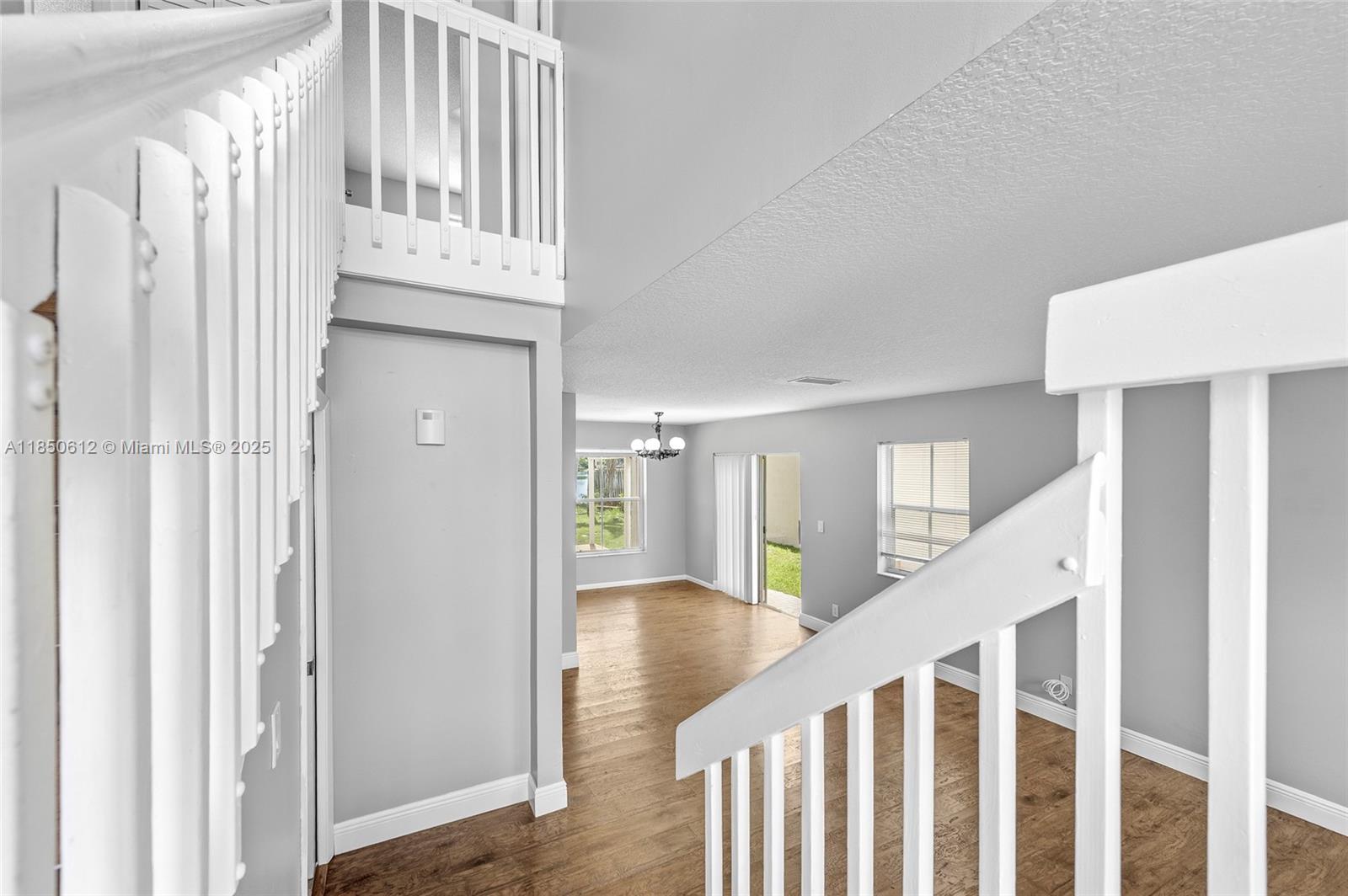 3226 W Buena Vista Dr