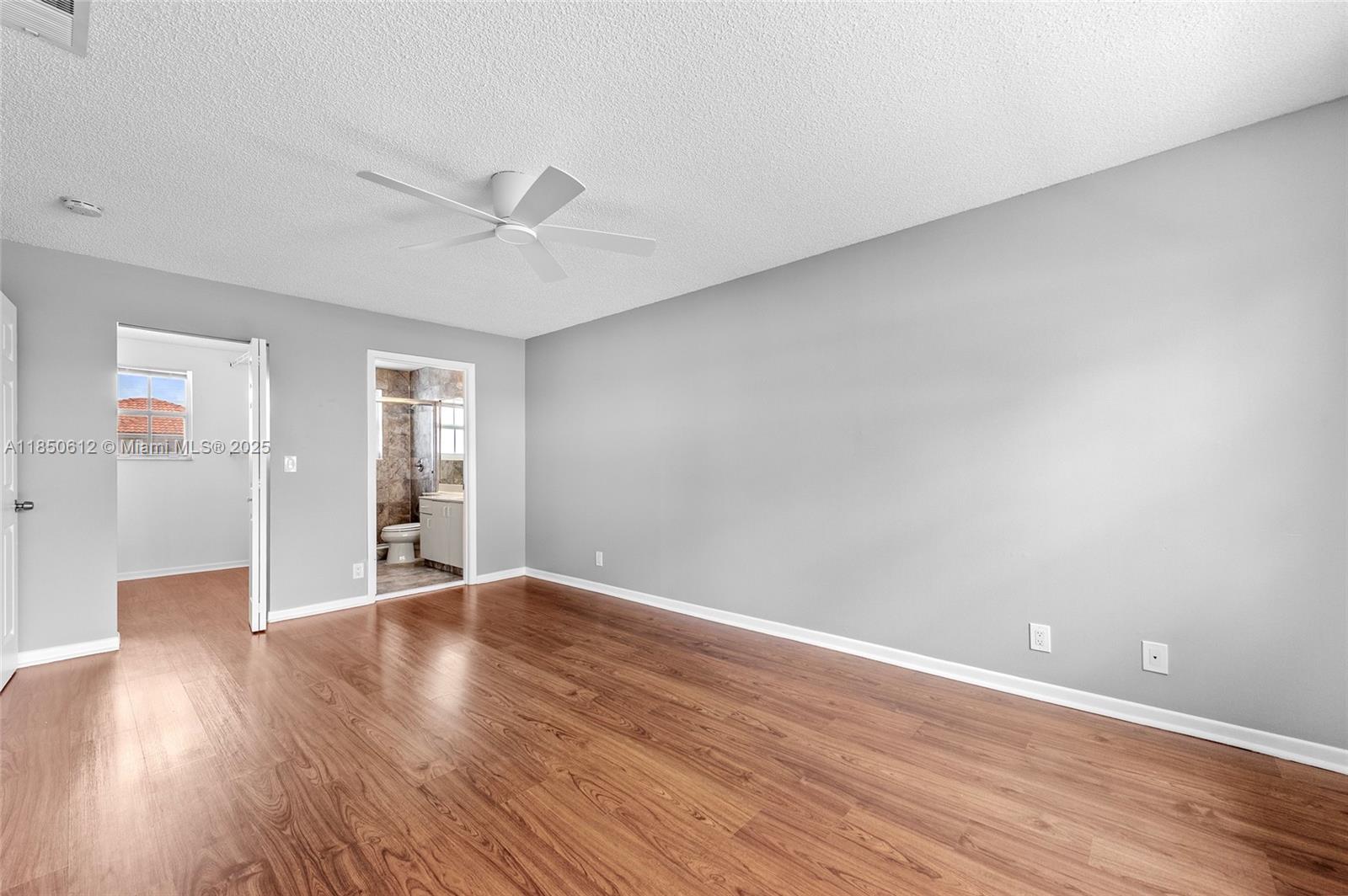 3226 W Buena Vista Dr