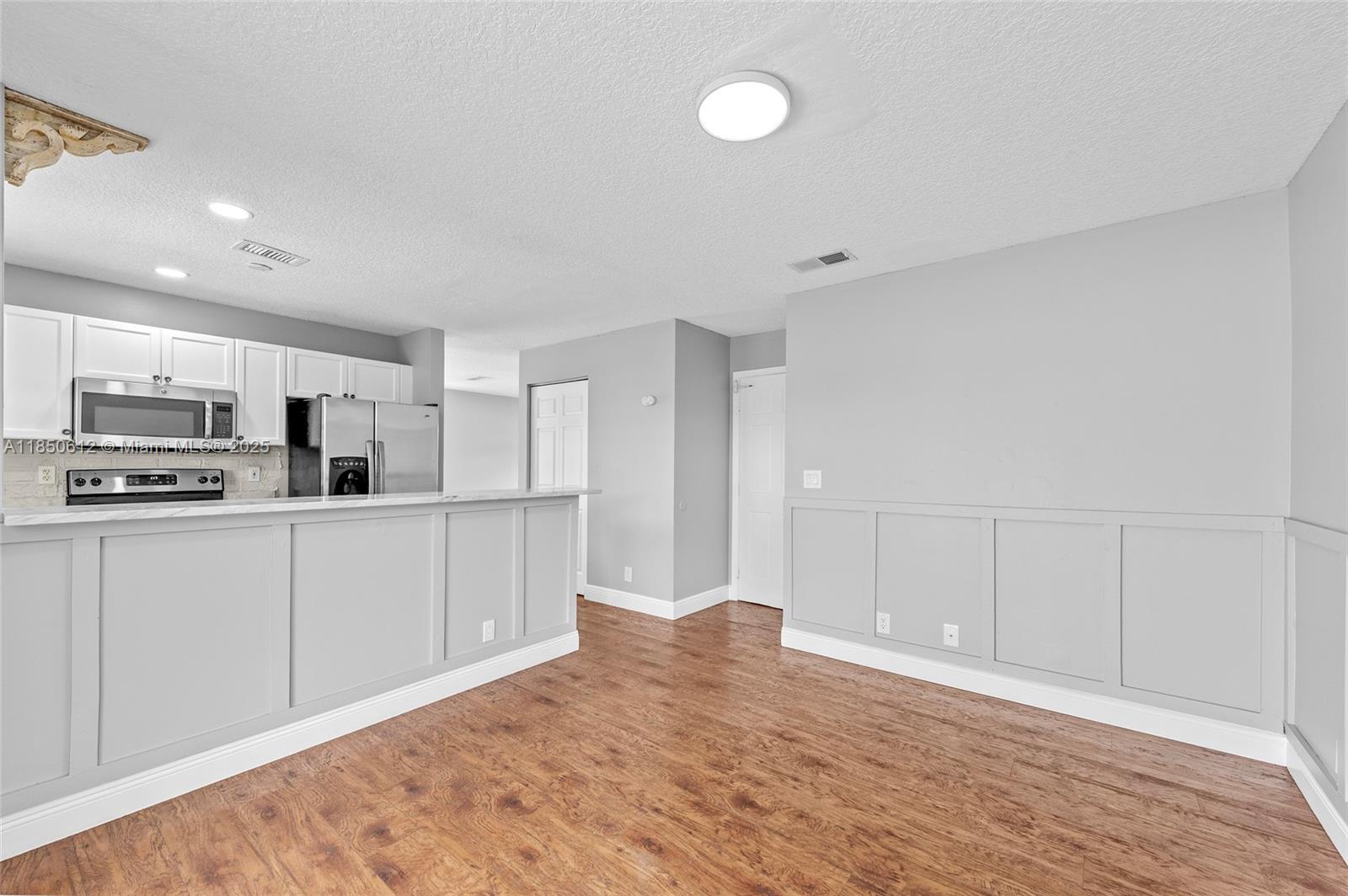 3226 W Buena Vista Dr