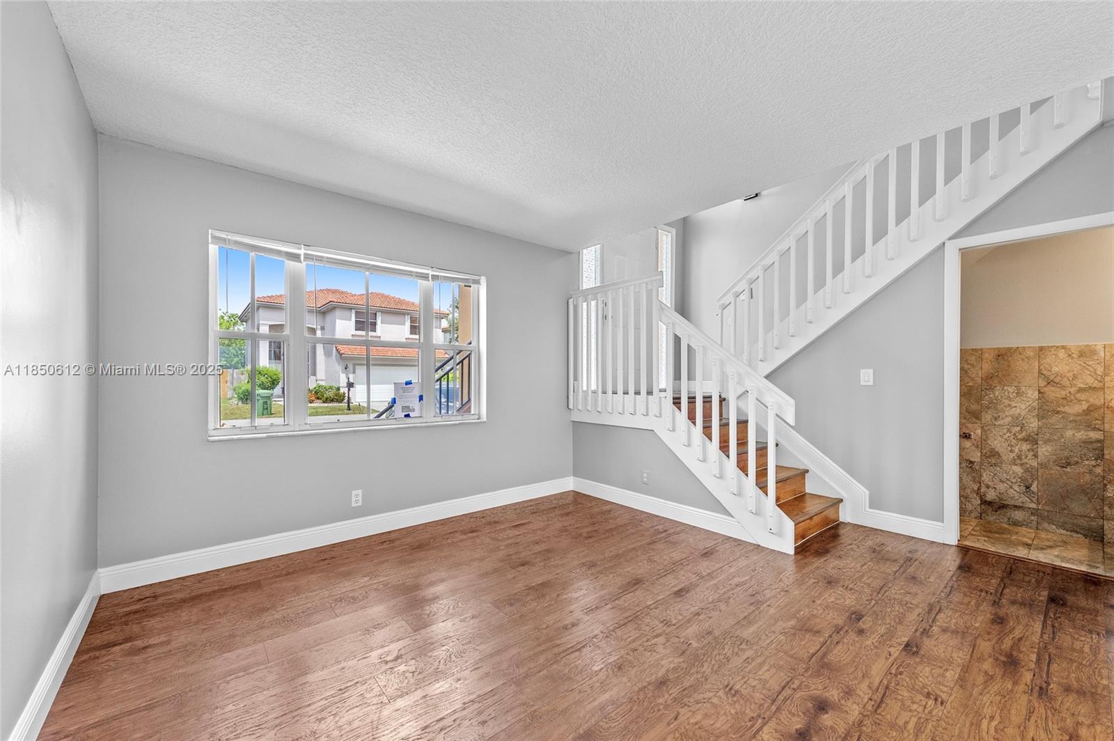 3226 W Buena Vista Dr