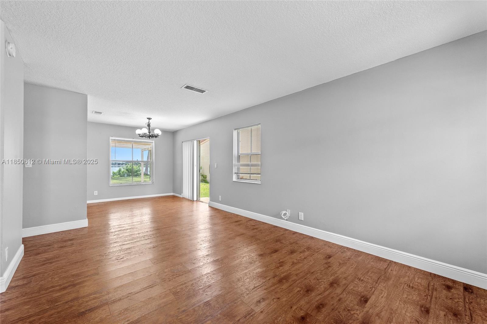 3226 W Buena Vista Dr